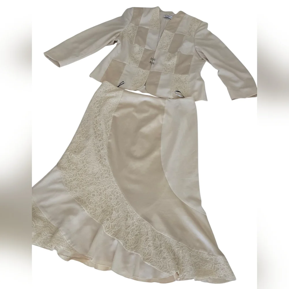 VINTAGE VERA MONT FRANCE Cream Ruffled Tiered Long Sleeve Bridal Blazer